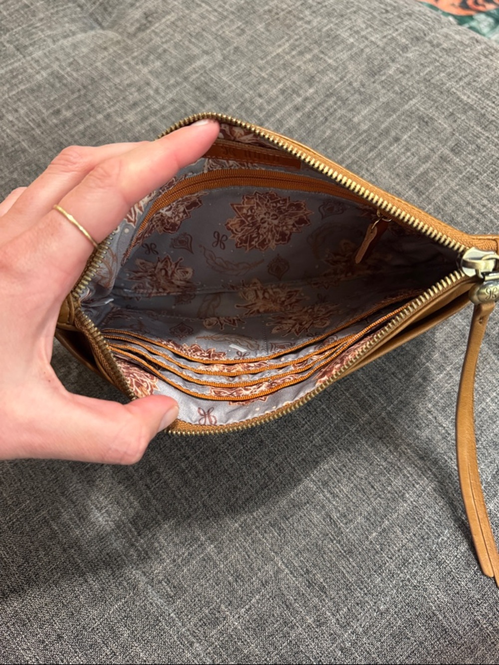 HOBO International Leather Wristlet Clutch Brown Soft Slouchy Zip - Picture 3 of 8